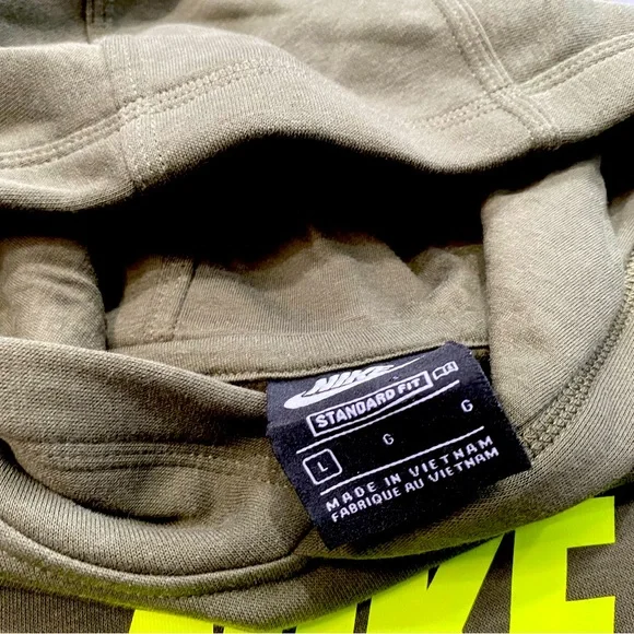 Nike Standard Fit Hoodie Size L NWOT